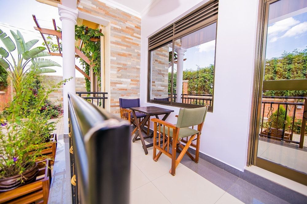 Nyumbani Cottages Executive Double Room, 1 King Bed 3