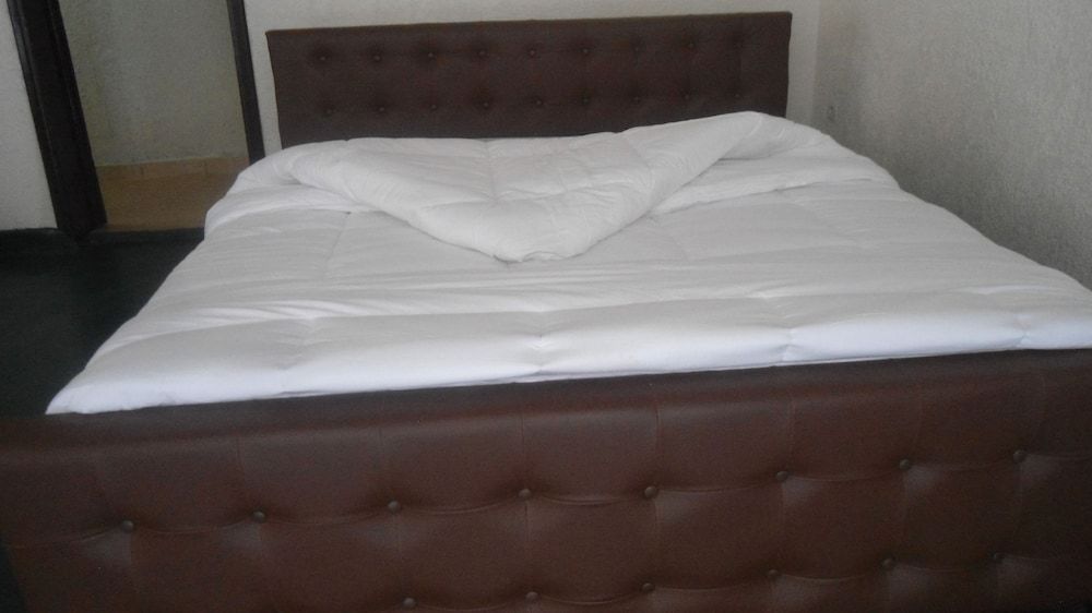 Airport Inn Motel Classic Double Room 4