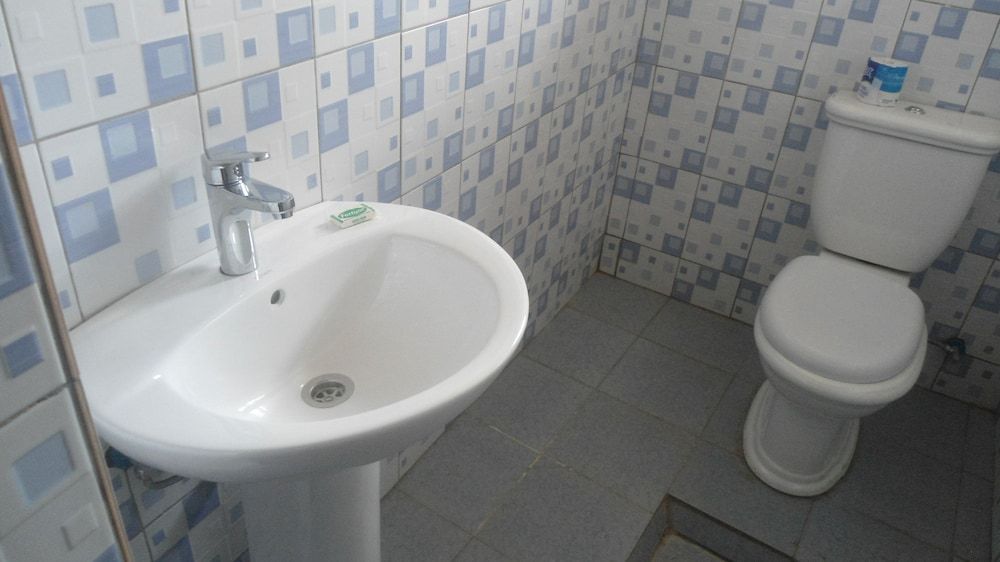 undefined Airport Inn Motel 5