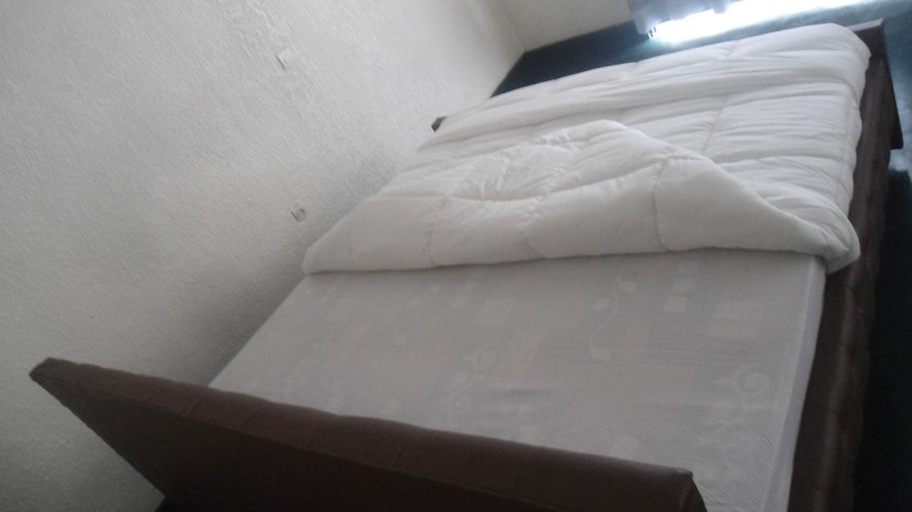 Airport Inn Motel Classic Double Room 2