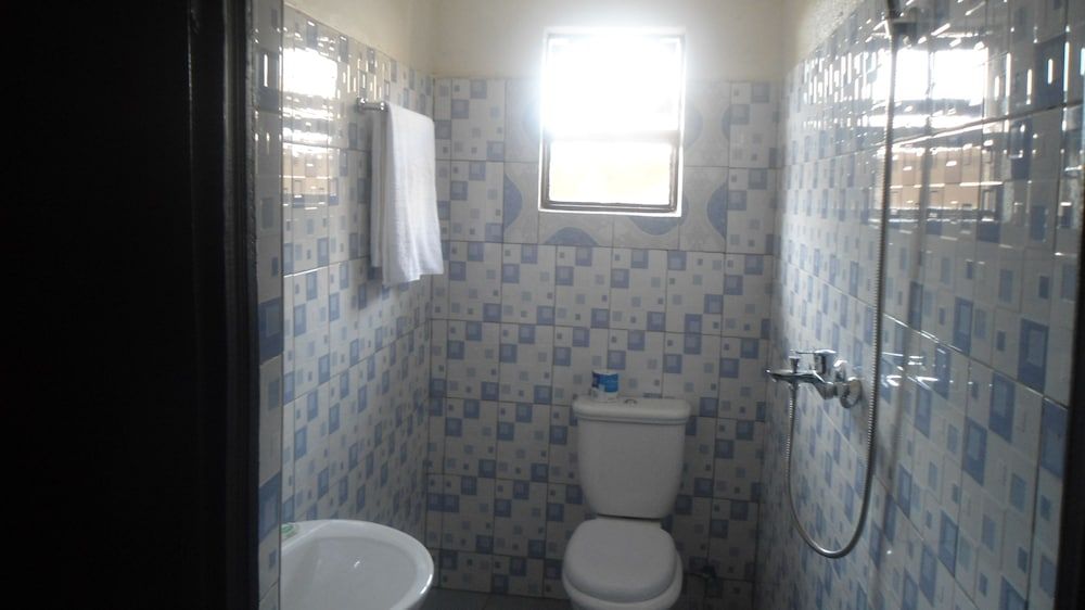 undefined Airport Inn Motel 4