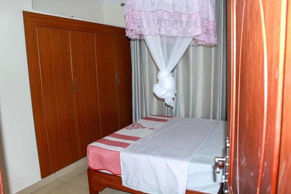 undefined Elegance Hotel 4