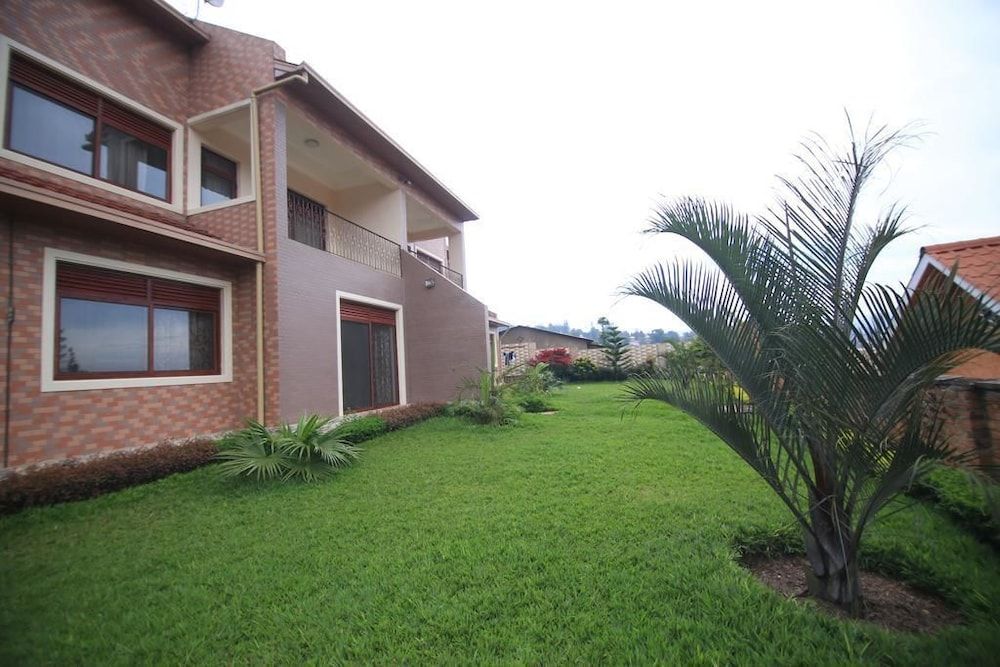 undefined UM Apartments 5