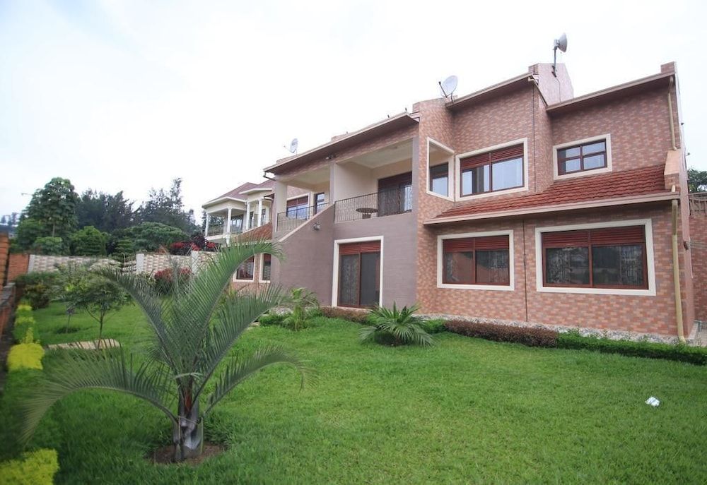 undefined UM Apartments 3