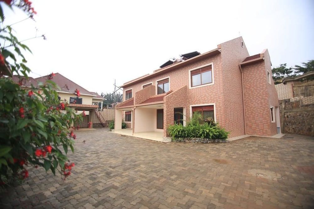 UM Apartments Family Apartment, 3 Bedrooms 3