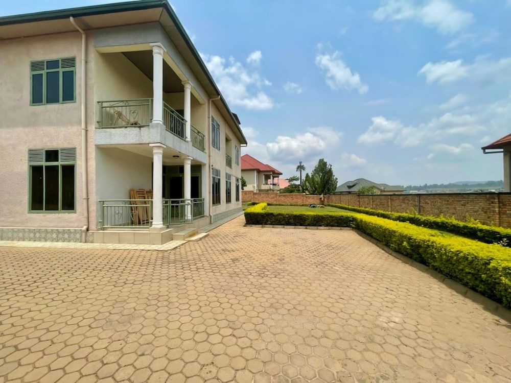 undefined Room in House - Comfort Away From Home Double bed for two - Mugesera 8