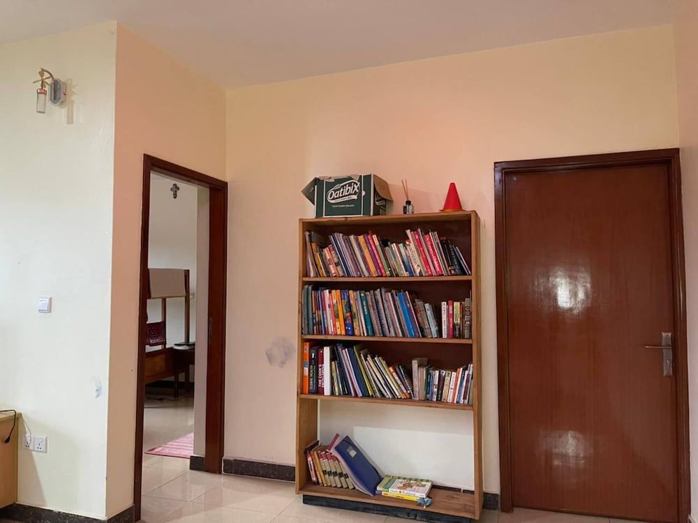 Room-nshuti Spacious Quiet Rm For Short Shared Dormitory, 1 Bedroom, Balcony, Garden View 13