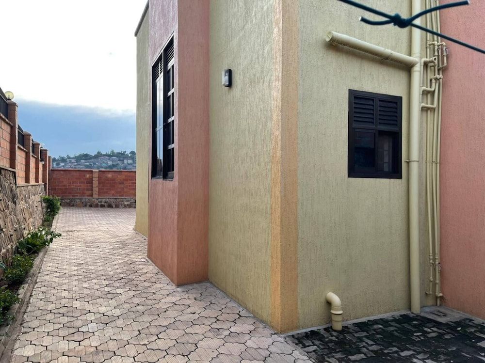 undefined Room-nshuti Spacious Quiet Rm For Short 7