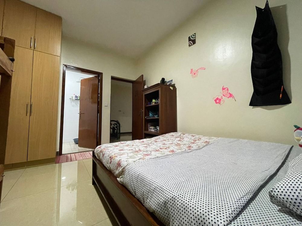 Room-nshuti Spacious Quiet Rm For Short Shared Dormitory, 1 Bedroom, Balcony, Garden View