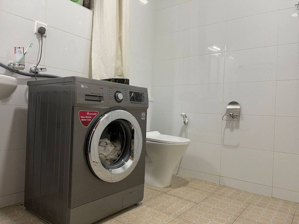 Room-nshuti Spacious Quiet Rm For Short Shared Dormitory, 1 Bedroom, Balcony, Garden View 11