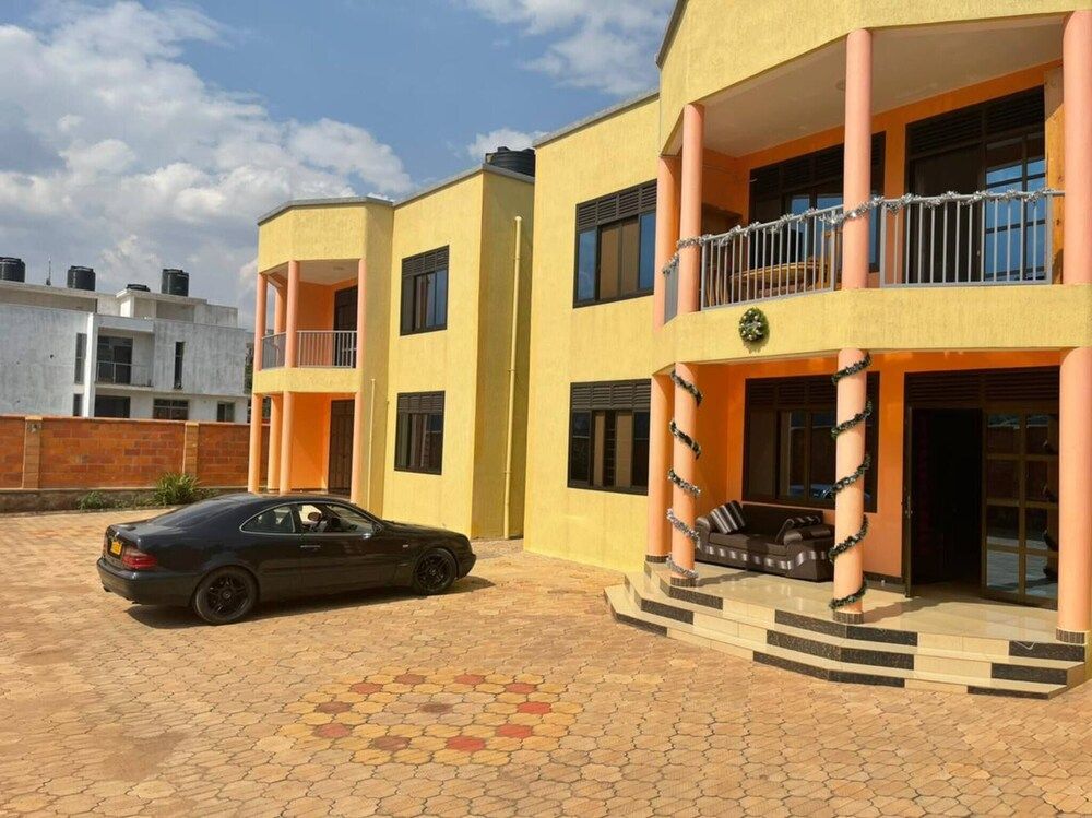 undefined Room-nshuti Spacious Quiet Rm For Short 3