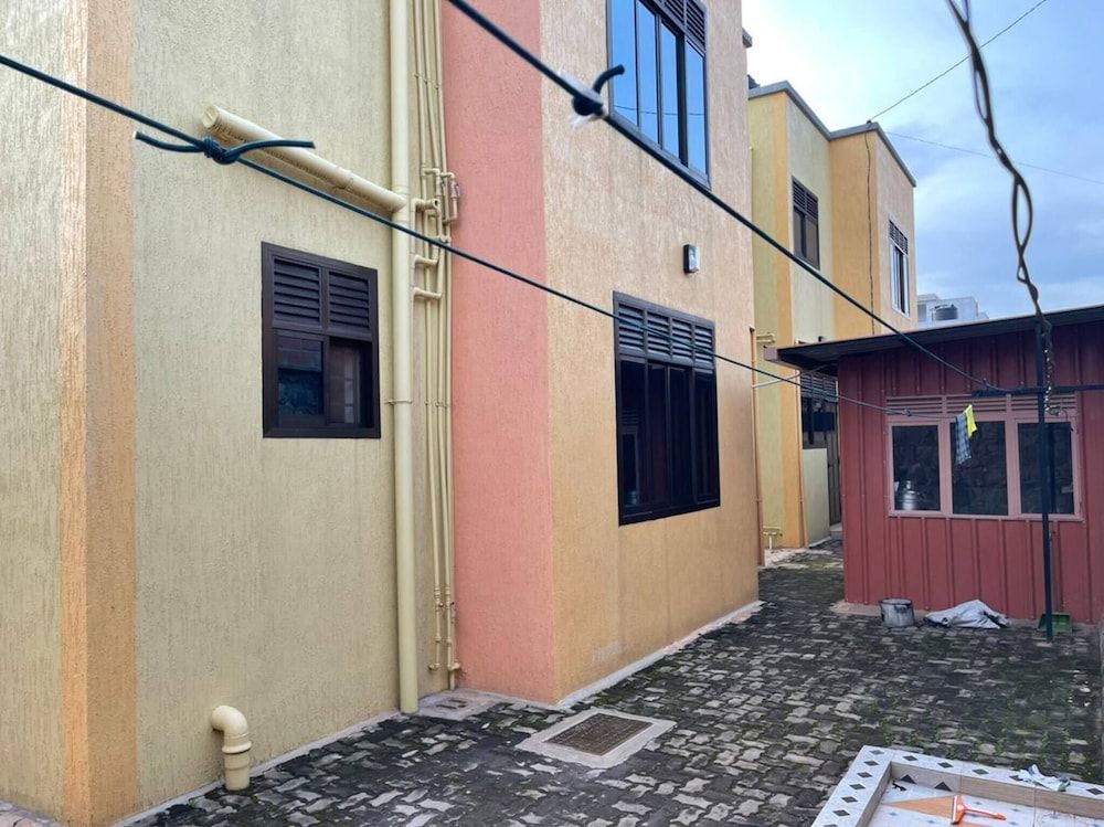 undefined Room-nshuti Spacious Quiet Rm For Short 6