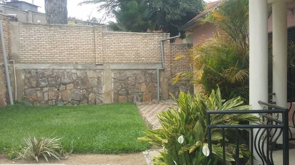 undefined EmmysRoomies B&B 3