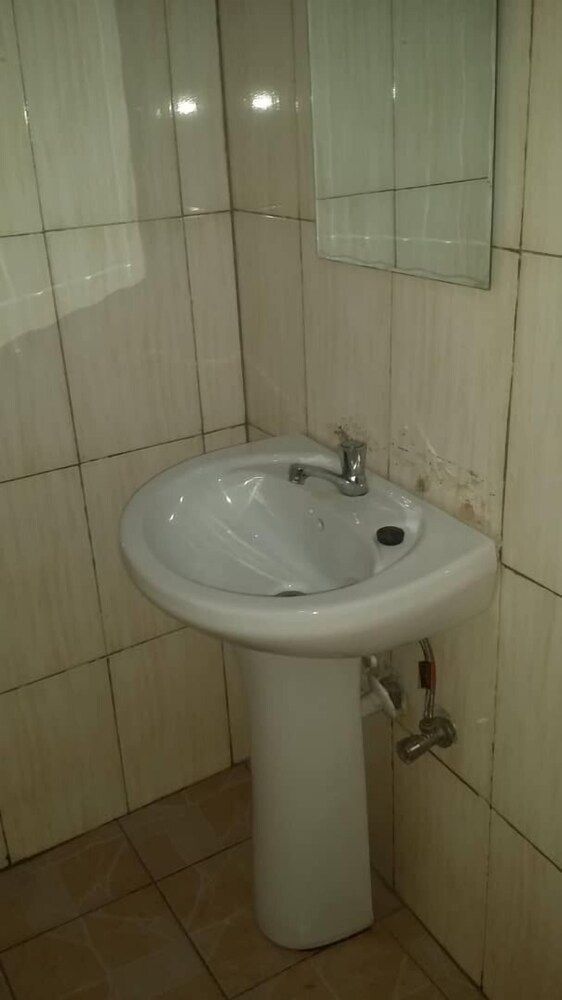 undefined EmmysRoomies B&B 6