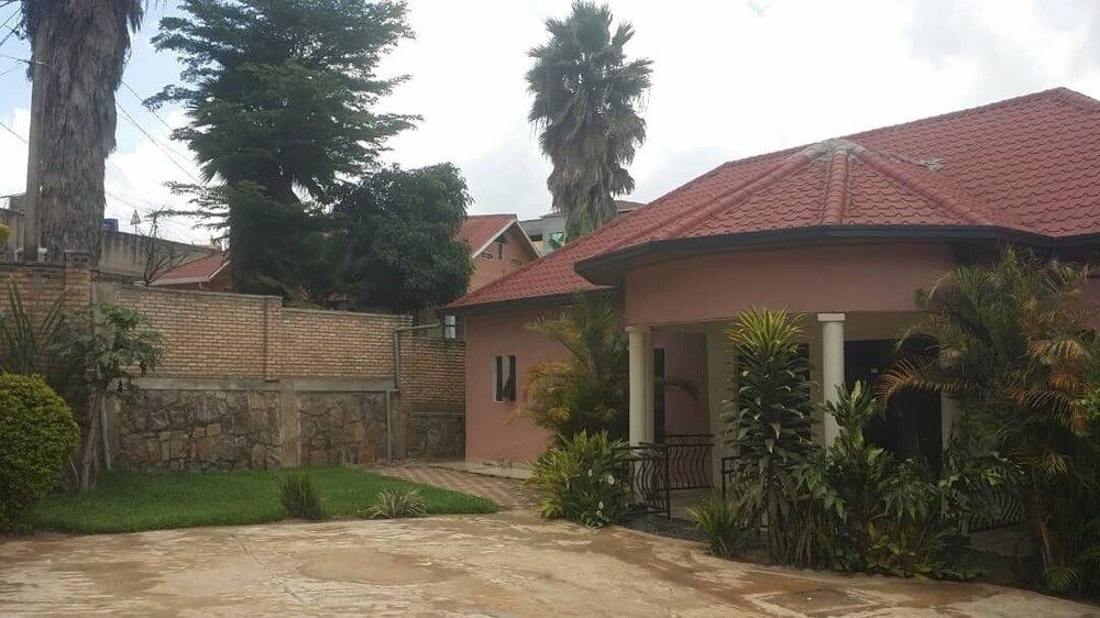 undefined EmmysRoomies B&B 2