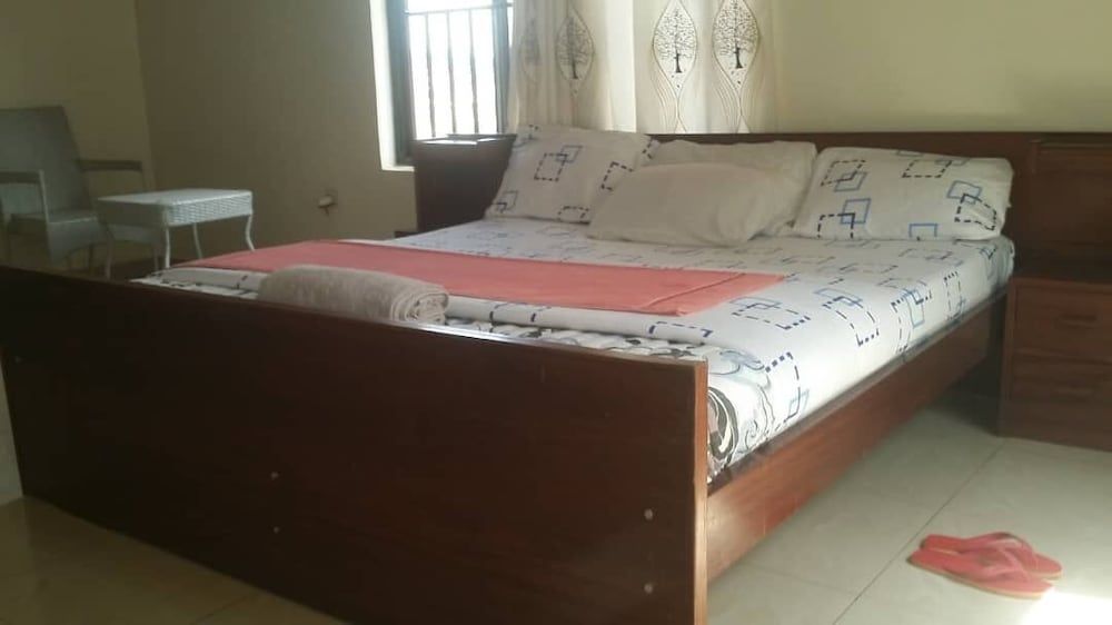 undefined EmmysRoomies B&B 8