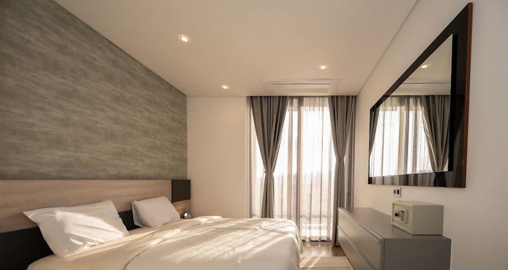 Africa's Touch & Leisure Luxury Penthouse 4