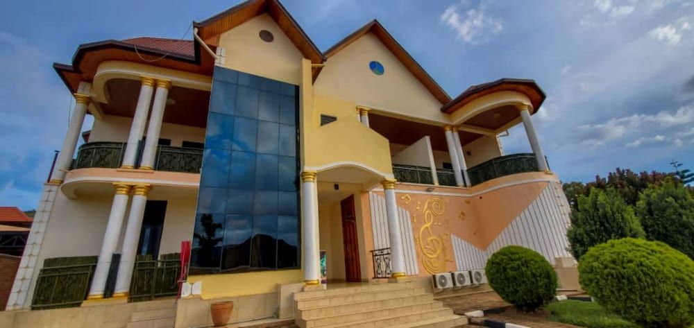 undefined Amariah Villa