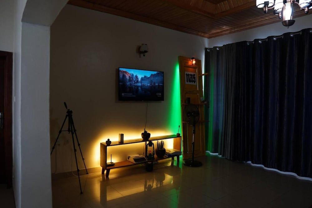 Entire Artistic House 5mins From Convention Centre House 30