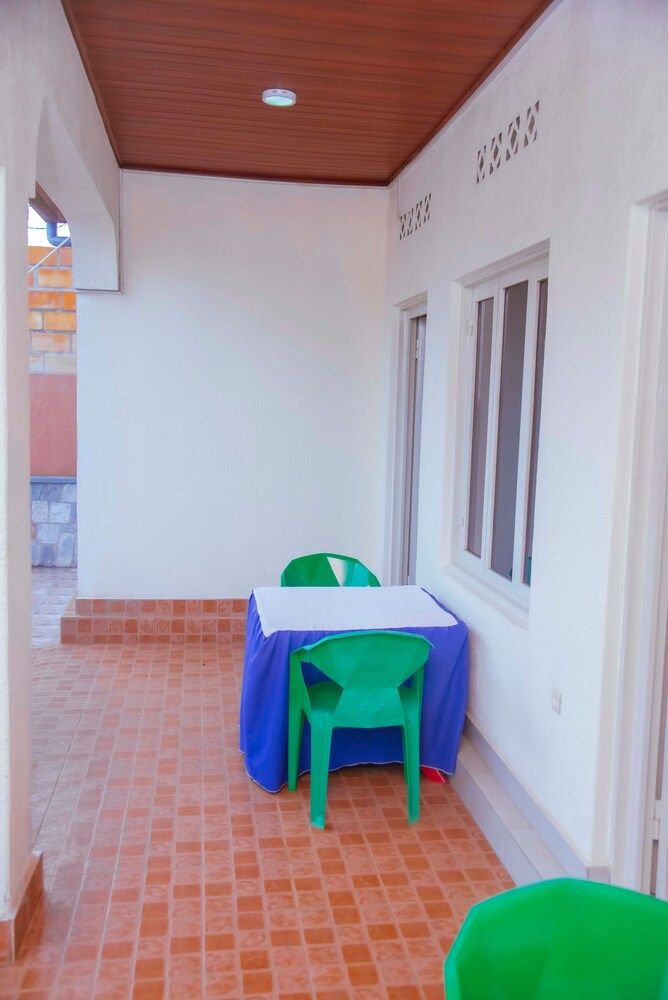 undefined Martin Aviator Hotel 7