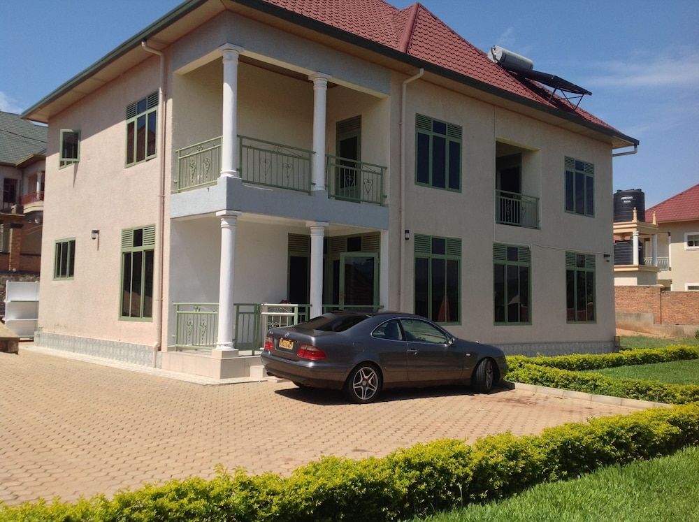 undefined Room in House - Spacious Double Room With Parking and Wifi 5