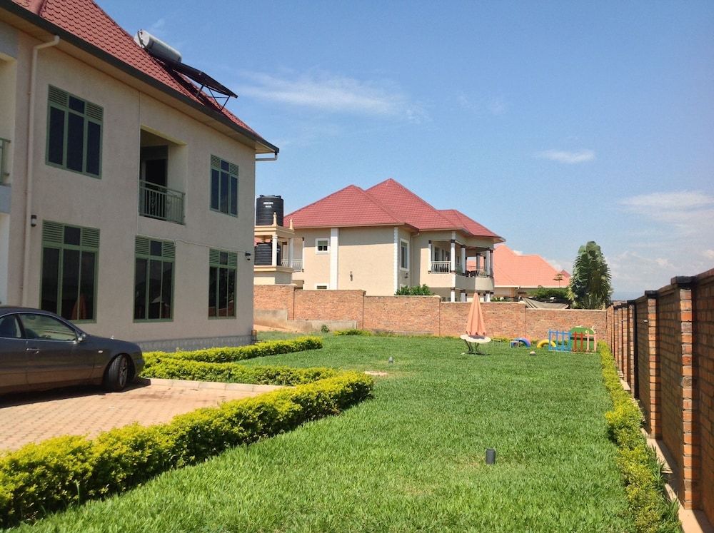 undefined Room in House - Spacious Double Room With Parking and Wifi 3