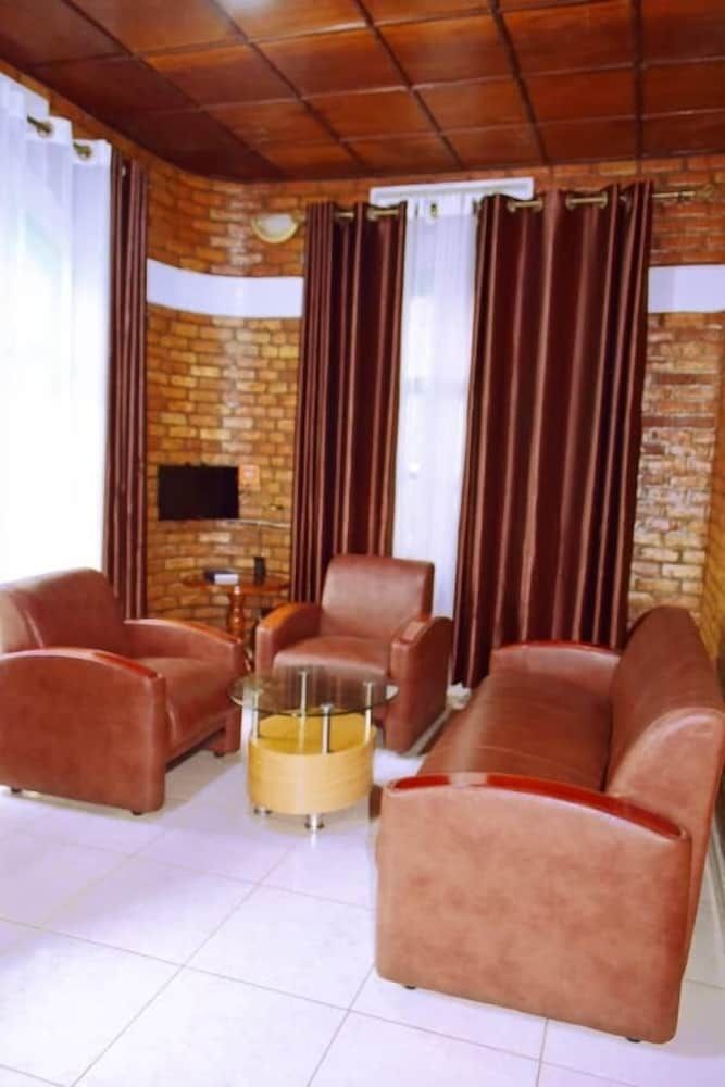 undefined Auberge St Jean Leopold 10