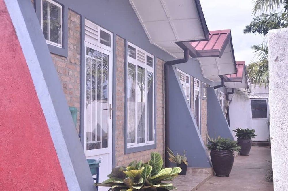 undefined Tommy's Budget Rooms 2