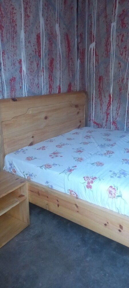 undefined Tommy's Budget Rooms 4