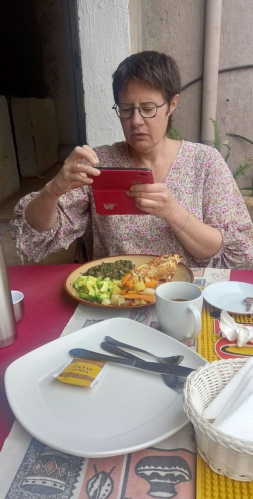 undefined Tommy's Budget Rooms 9