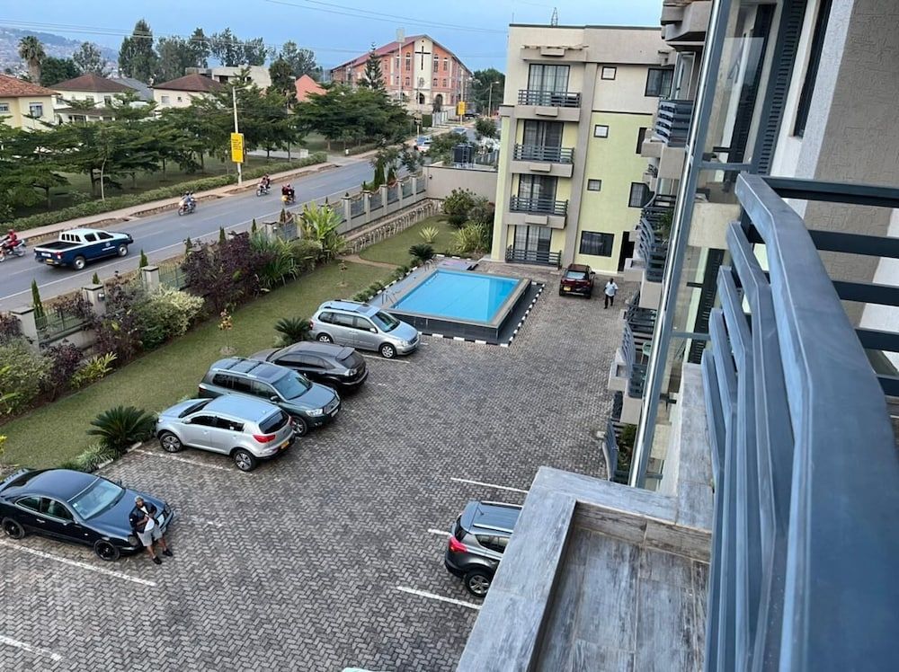 Lovely 3-bedroom Apartment Swimming Poolgym Apartment, 3 Bedrooms, Balcony, Mountain View 24