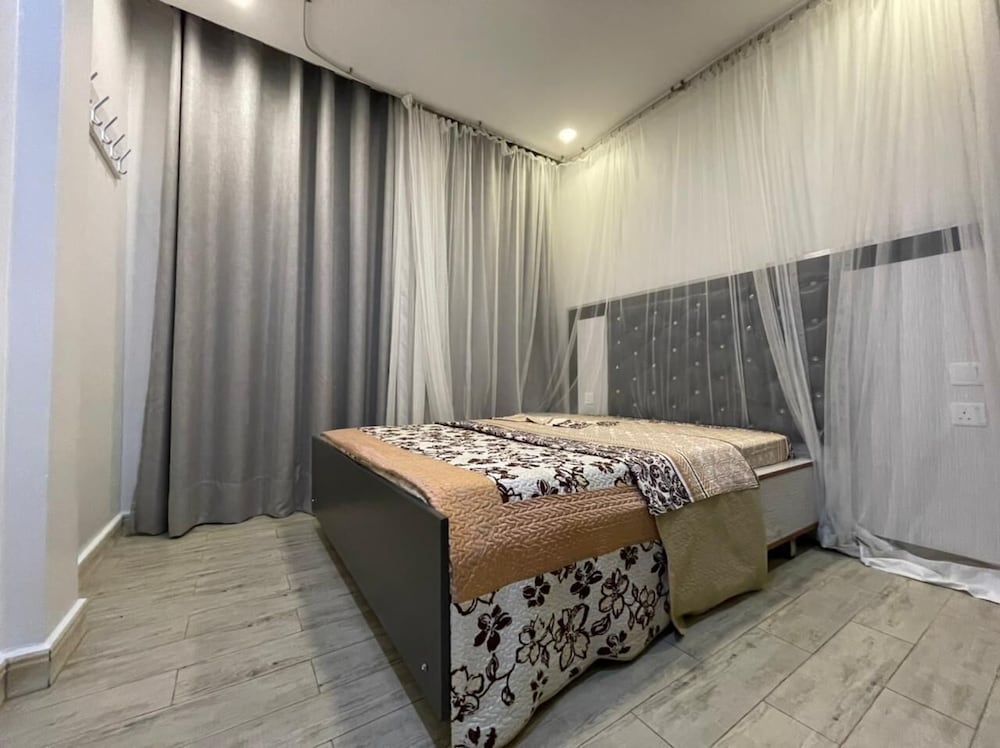 Lovely 3-bedroom Apartment Swimming Poolgym Apartment, 3 Bedrooms, Balcony, Mountain View 2