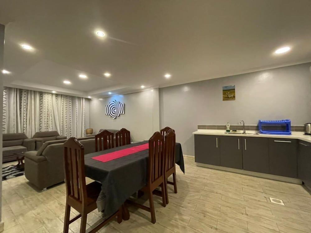 Lovely 3-bedroom Apartment Swimming Poolgym Apartment, 3 Bedrooms, Balcony, Mountain View 8