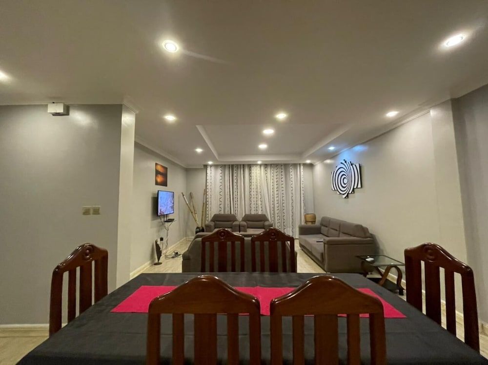 Lovely 3-bedroom Apartment Swimming Poolgym Apartment, 3 Bedrooms, Balcony, Mountain View 18