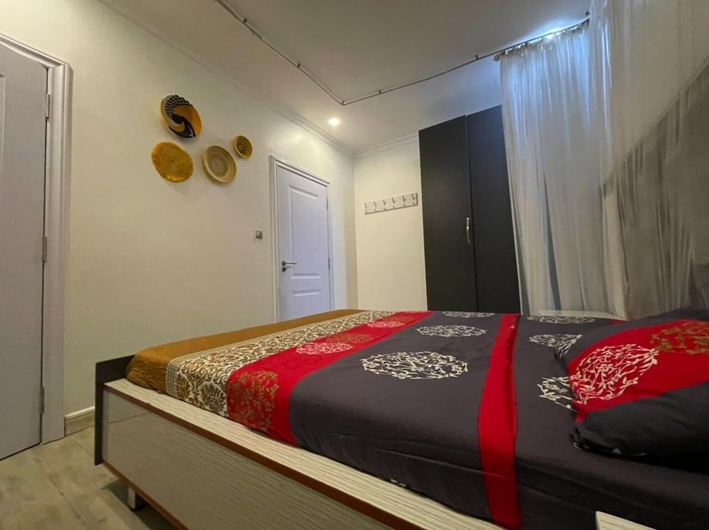 Lovely 3-bedroom Apartment Swimming Poolgym Apartment, 3 Bedrooms, Balcony, Mountain View