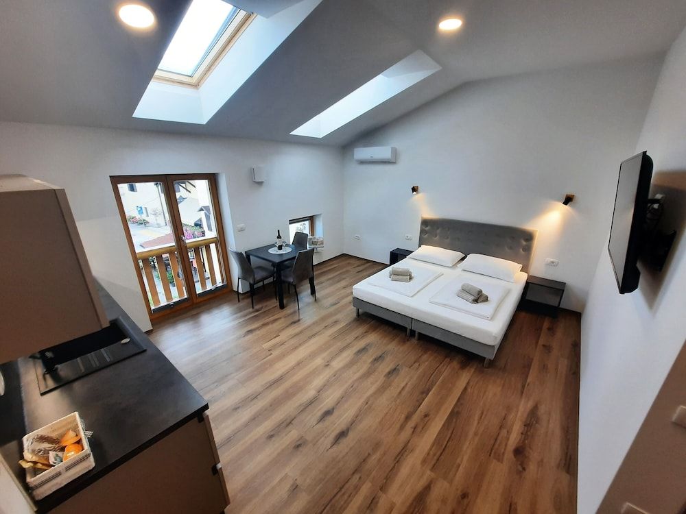 Apartments Hlapi with SPA Luxury Studio Suite