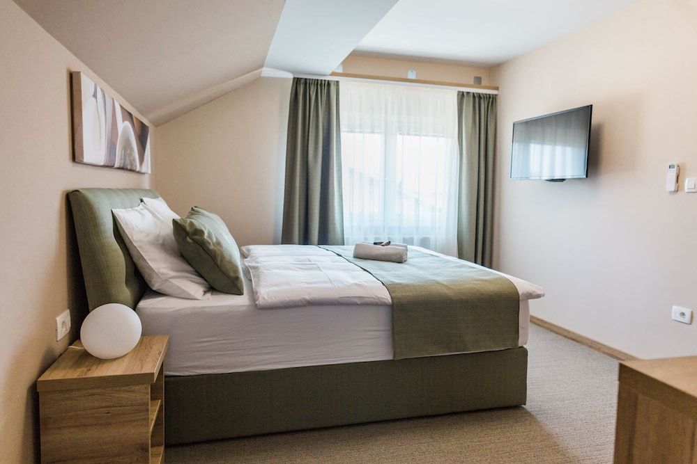 Bed & Breakfast Tea rooms Family Room, Multiple Beds, Non Smoking 4