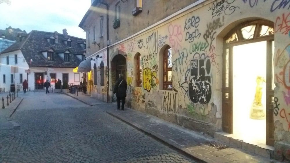 undefined Central Antique Apartments 4