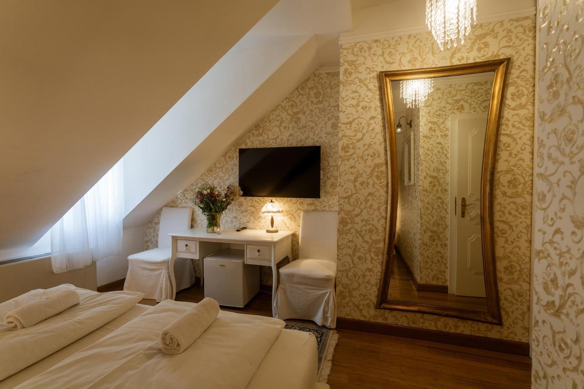 Allegro Hotel Double Room 3