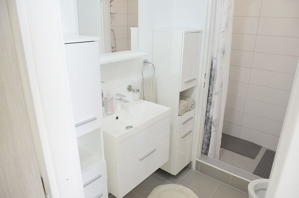 undefined B Apartment 8