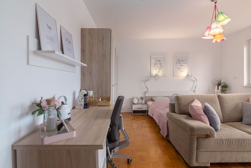 undefined Rooms and Apartments in Eagle's Nest