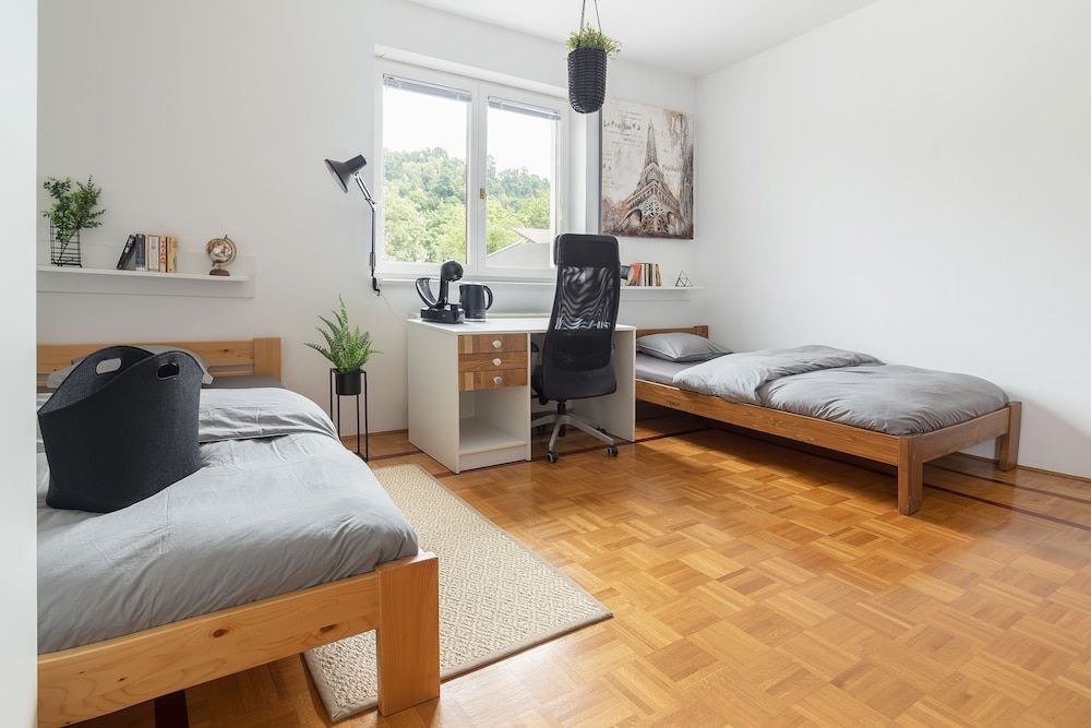 undefined Rooms and Apartments in Eagle's Nest 10