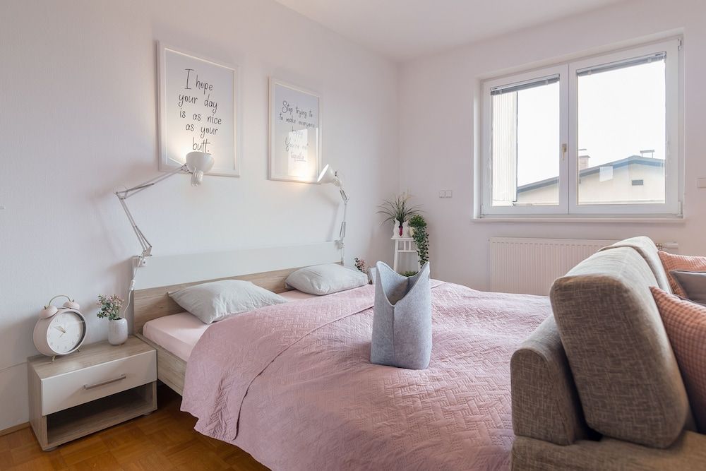 undefined Rooms and Apartments in Eagle's Nest 5