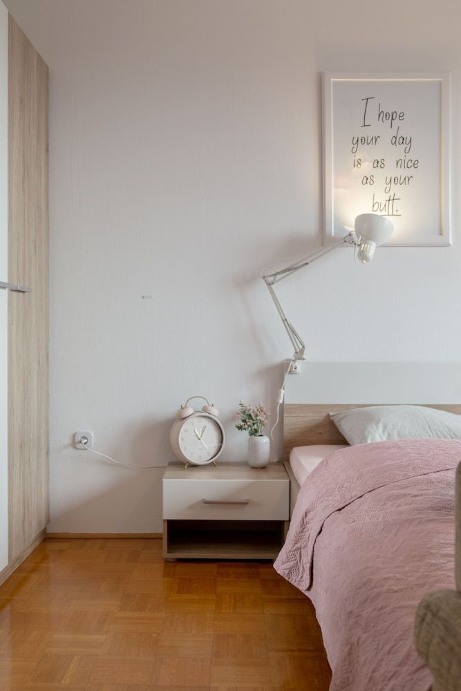 undefined Rooms and Apartments in Eagle's Nest 8