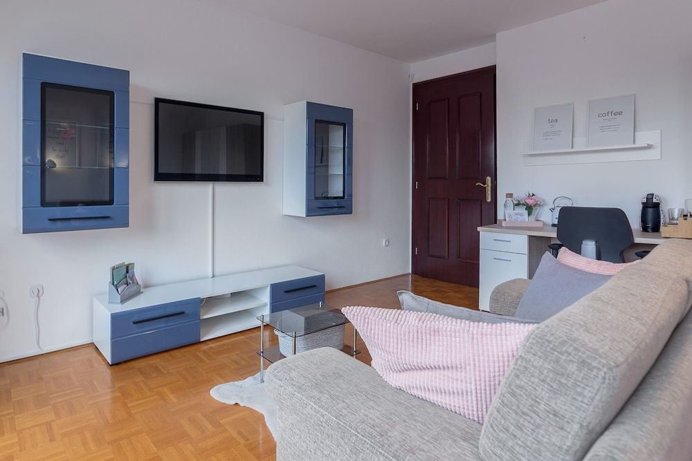 undefined Rooms and Apartments in Eagle's Nest 6