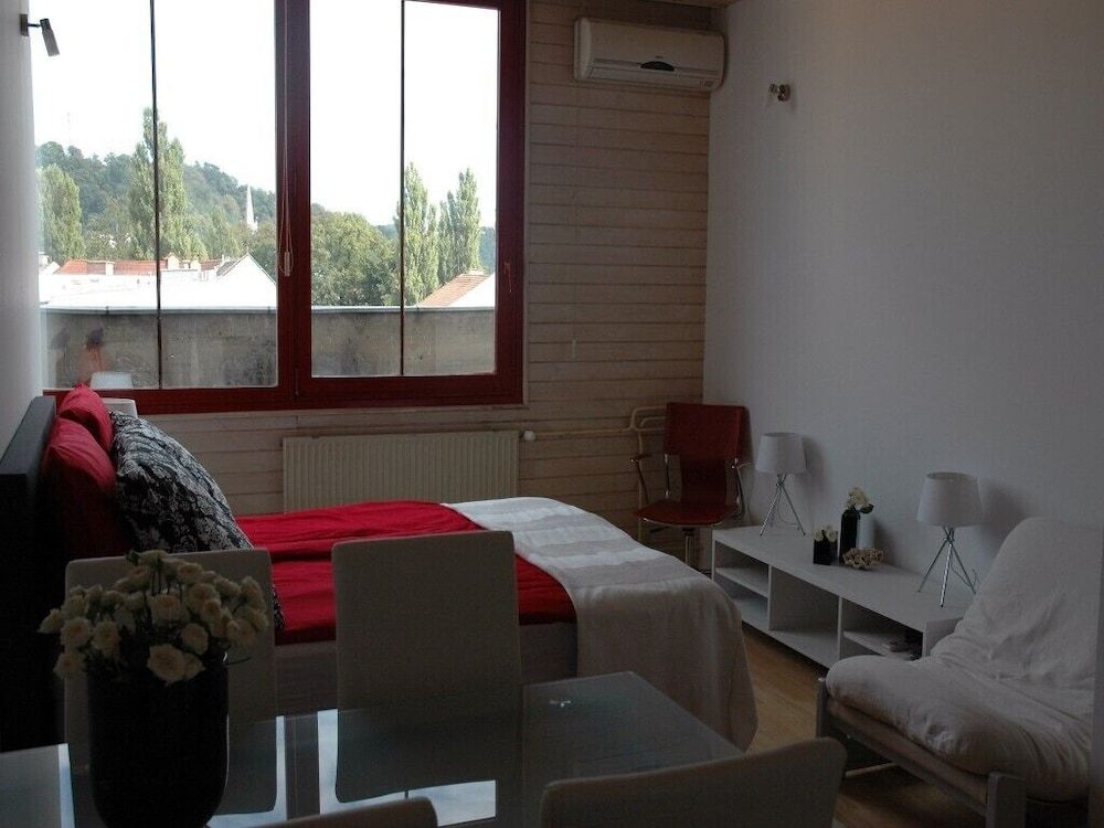 AI Apartments Comfort Studio (Castle view)