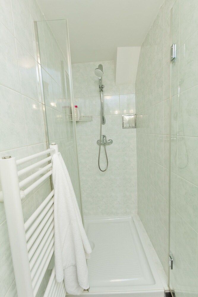 City Centre Apartments Deluxe Apartment (Split Level) 11