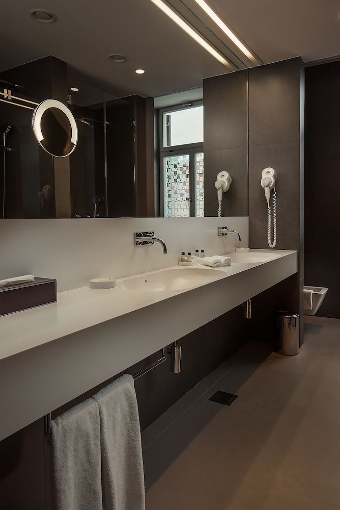 Hotel Cubo Single Room 4