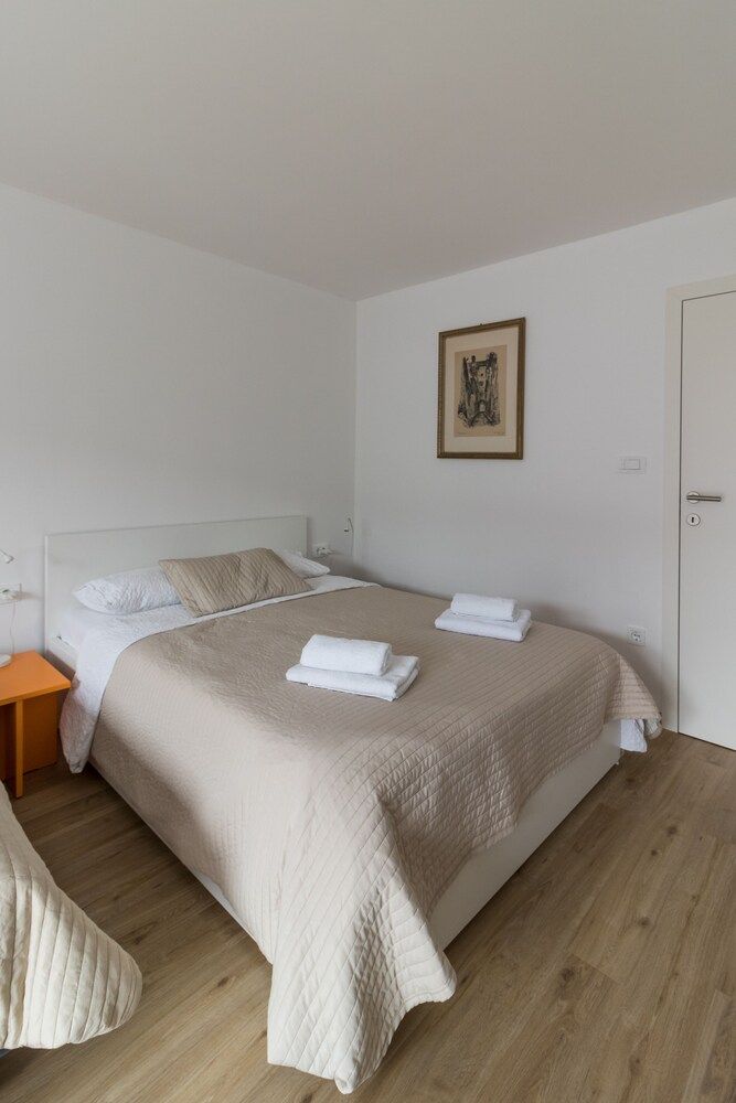 undefined Jojo Apartment 9