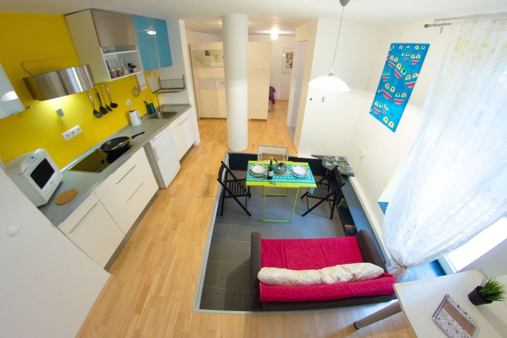 undefined Studio L 7